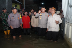 Kapolres Cirebon Kota Tinjau Langsung Lokasi Banjir Desa Astana