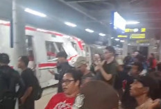 KAI Minta Maaf Usai Tabrakan KRL di Bekasi Timur, Evakuasi Penumpang Diprioritaskan