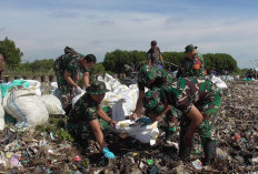 TNI dan BBWS Bersihkan Pantai Kesenden Cirebon, Warga Dukung Indonesia Bebas Sampah