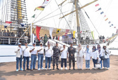 Bupati Kuningan dan Jajaran Pemkab Joy Sailing di KRI Dewaruci, Perkuat Sinergi dengan TNI AL