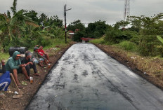Ancaman Kecelakaan Mengintai, Jalan Rusak Kaligawe Diperbaiki Secara Swadaya