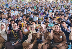 Bunda Literasi Kota Cirebon Ajak Siswa Gemar Membaca, Pojok Baca SMPN 1 Jadi Contoh