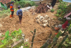 Hujan Deras Picu Longsor di Maleber Kuningan, Dapur Warga Rusak Tertimpa Material