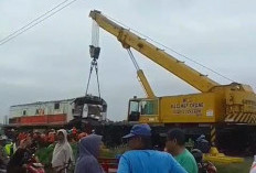 KA Menoreh Tertemper Truk di Cirebon, KAI Daop 3 Sampaikan Permohonan Maaf
