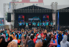 Ribuan Warga Padati Stadion Watubelah, Senam Massal HUT ke-26 Radar Cirebon Penuh Energi