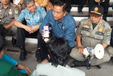 Mahasiswa Demo di  Balaikota, Tuntut Evaluasi 1 Tahun Kepemimpinan Edo-Farida, Walikota Beri Penjelasan Via VC