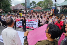 Demo ALAMKU di Depan Balai TNGC, Orator: Mereka Lebih Rela Kita Sengsara!