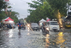 Hujan Sejak Pagi, Sejumlah Ruas Jalan Protokol Indramayu Terendam Banjir