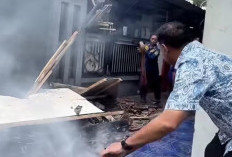 Rumah Warga Andir Majalengka Terbakar, Bupati Eman Turun Langsung Pegang Selang Damkar