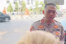 Pria Live TikTok Pakai Tengtop di Lampu Merah BAT Cirebon Diamankan Satpol PP