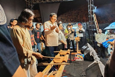 Program Gentengisasi Jatiwangi Resmi Dimulai, Maruarar Sirait Lepas 14 Truk Genteng Senilai Rp3 Miliar