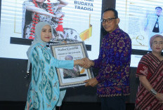 Perjalanan Sally Giovany Bangun BT Batik Trusmi: Dari Jual Kain Kafan hingga Tembus New York Fashion Week