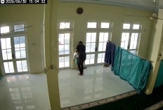 Pencuri Nyamar Jadi Petugas Kebersihan, Bobol Kotak Amal Musala di Cirebon