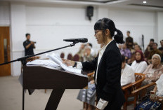 Cirebon Bangga! Sinta Ridwan Sah Jadi Doktor di UI, Sidang Promosi Disertai Pameran Paleografi Sumatra