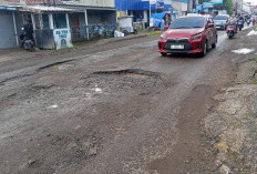 Jalan Rusak Parah di Karangsembung Cirebon Tuai Kritik, Warga Siap Turun Aksi