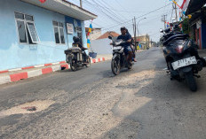 Jalan Rusak Tak Kunjung Diperbaiki, Warga Pegambiran Jadi Korban Padahal Perusahaan Swasta Siap Membantu