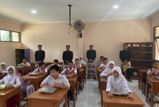 SPPBG Larangan Harjamukti Kenalkan Baju Adat Khas Cirebon,  Hadirkan Peci dari Kampung Benda Argasunya 