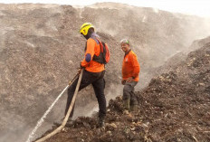Kebakaran TPSA Ciniru Kuningan Masuk Hari Ke-9, Api Masih Membara di Dalam Tumpukan Sampah