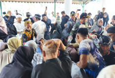 Tradisi Siraman Panjang Kasepuhan, Air Cucian Pusaka Jadi Rebutan Warga