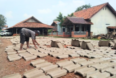 Industri Genteng Majalengka Kekurangan Tenaga Kerja, Pesanan Melonjak Terpaksa Ditolak