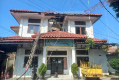 BREAKING NEWS: Tower di Kelurahan Kesambi Tiba-tiba Ambruk, 2 Orang Jadi Korban