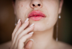 Jangan Diabaikan! 7 Kebiasaan Sepele Ini Bisa Bikin Bibir Gelap dan Pecah-pecah