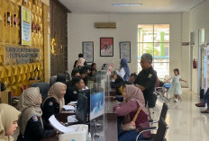 Tetap Melayani di Hari Libur, Disdukcapil Layani Ratusan Warga Per Hari