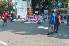 Balai Kota Cirebon Memanas, Mahasiswa Demo Tuntut Klarifikasi Hubungan Wali Kota dan Wakilnya