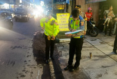 Tragedi di Cilimus Kuningan: Pemotor Tewas Terlindas Truk Usai Terjatuh karena Jalan Licin