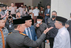 Kapolri, Ketua MPR, Ketua PBNU Lepas Jenazah KH Adib Rofiuddin Izza
