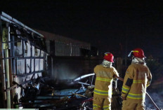 Warung Makan di Pabedilan Cirebon Terbakar Tengah Malam, Diduga Akibat Korsleting Listrik