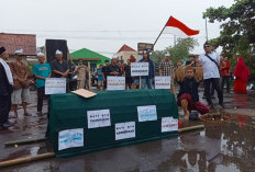 Demo Warga di Desa Gombang Cirebon, Dugaan Korupsi Dana Desa Rp2,5 Miliar Mencuat