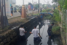 Warga Jatibarang Baru Gotong Royong Normalisasi SPAL 700 Meter Demi Cegah Genangan