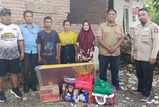 Bupati Lucky Hakim Salurkan Bantuan untuk Korban Rumah Roboh di Sukadana Tukdana