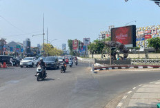 Sekda Apresiasi Tugu Udang Dari Knalpot 