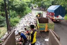 Dibersihkan! Sampah Liar di Jalan Kanci Cirebon Jadi Sorotan, Plt Camat Ingatkan Sanksi Tegas