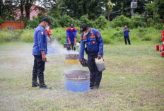 Risiko Tinggi! Disdamkarmat Kabupaten Cirebon dan Pertamina Latih Pegawai Tangani Kebakaran Industri