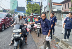 Aksi Berbagi Ramadan, Prabu Ciayumajakuning Bagikan Ratusan Paket Takjil