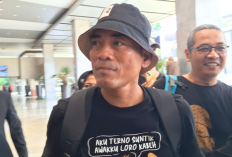Akhirnya Mas Botok Masuk Gedung DPR, Kaus Bergambar Garuda dan Pesannya Jadi Sorotan