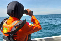 Kapal Nelayan Terhempas Ombak di Laut Jawa Indramayu, 10 ABK Masih Dicari