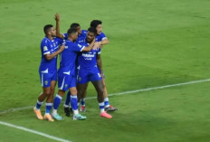 Persib vs PSM Makassar: Duel Panas Penentu Papan Atas Super League!