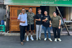 Chef Nando Berburu Ide Kuliner di Cirebon, Juga Kunjungi Pabrik Kecap Legendaris di Lemahabang