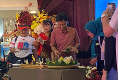 Ibu Ibu PKK Rayakan Ulang Tahun Walikota 