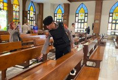 Pengamanan Natal 2025: Tim Gegana Sisir Gereja di Cirebon, 450 Personel Disiagakan