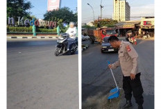 Tumpahan Oli di Bundaran Kedawung Cirebon Bikin Jalan Licin, Polisi Gerak Cepat Tabur Pasir