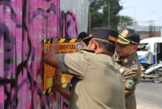 Satpol PP Segel Bangunan di Bundaran Cijoho Kuningan, Ternyata Ini Dia Penyebabnya