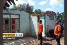 Rumah Warga Japara Ambruk Akibat Lapuk, BPBD Kuningan Salurkan Bantuan Darurat