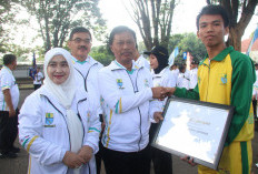 Wali Kota Cirebon Lepas Kontingen PORSENITAS XIII 2026 dan Apresiasi Atlet Berprestasi POPDA XIV Jabar 2025