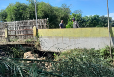 Jembatan Nyaris Ambruk di Kedawung Cirebon, Warga Khawatir Akses Utama Terputus