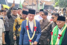 Jokowi Jalan Kaki 500 Meter di Tengah Lautan Warga, Kereta Kencana Paksi Naga Liman Justru Tak Dinaiki
